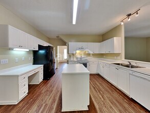 9308 Leslieshire Dr in Raleigh, NC - Building Photo - Building Photo