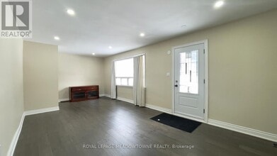 4 Keats Ave in Halton Hills, ON - Building Photo - Building Photo