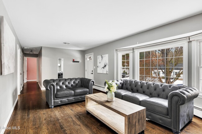 15 Brookwood Dr in Latham, NY - Building Photo - Building Photo