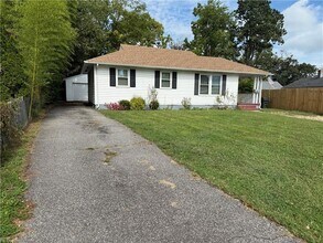 1744 N Lakeland Dr in Norfolk, VA - Building Photo - Building Photo