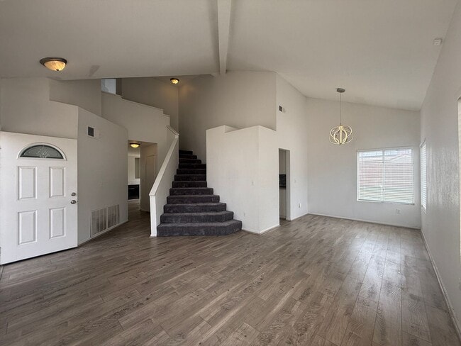 2624 Vía Verona in Lancaster, CA - Building Photo - Building Photo