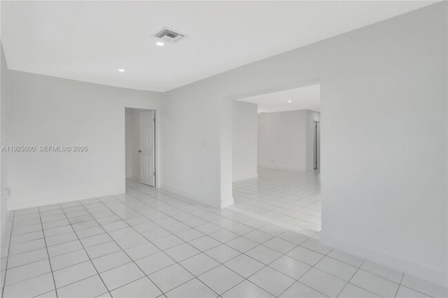 3225 SW 94th Ave in Miami, FL - Building Photo - Building Photo