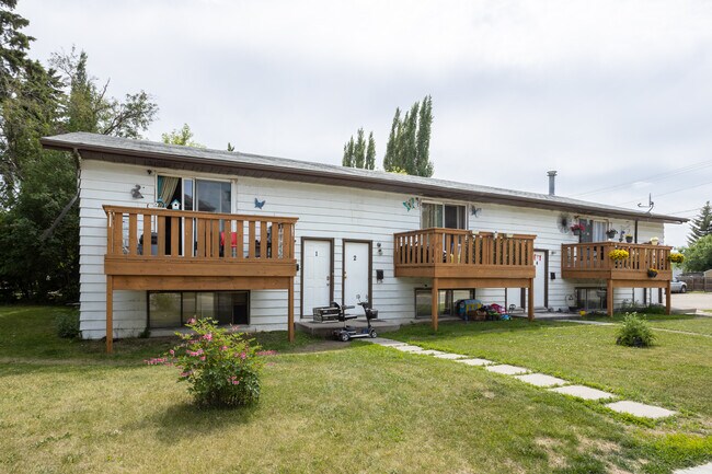 5918 57 Av in Red Deer, AB - Building Photo - Building Photo