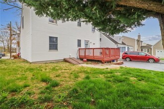 43 W Elderkin Ave in Groton, CT - Building Photo - Building Photo
