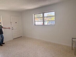 2837 SW 33rd Ave in Miami, FL - Building Photo - Building Photo
