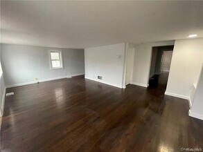 64 Wawayanda Ave in Middletown, NY - Building Photo - Building Photo