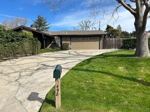 498 Kendale Rd in Buellton, CA - Building Photo - Building Photo