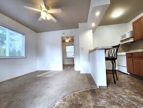 1330 N Lafayette Ave-Unit -A in Bremerton, WA - Building Photo - Building Photo
