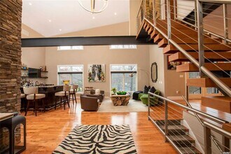 5 Parish Dr in Locust Valley, NY - Building Photo - Building Photo