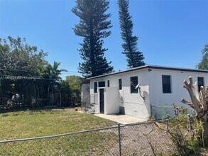 720 NW 134th St in North Miami, FL - Building Photo - Building Photo
