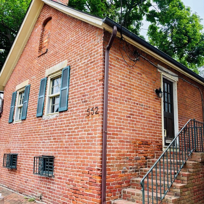 property at 552 S 6th St