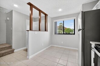 168 W Sandalwood Ct in Daytona Beach, FL - Building Photo - Building Photo