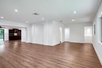 6230 SW 112th St in Miami, FL - Building Photo - Building Photo