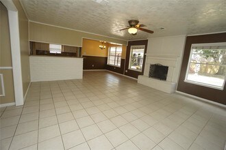 16614 Cairnway Dr in Houston, TX - Building Photo - Building Photo