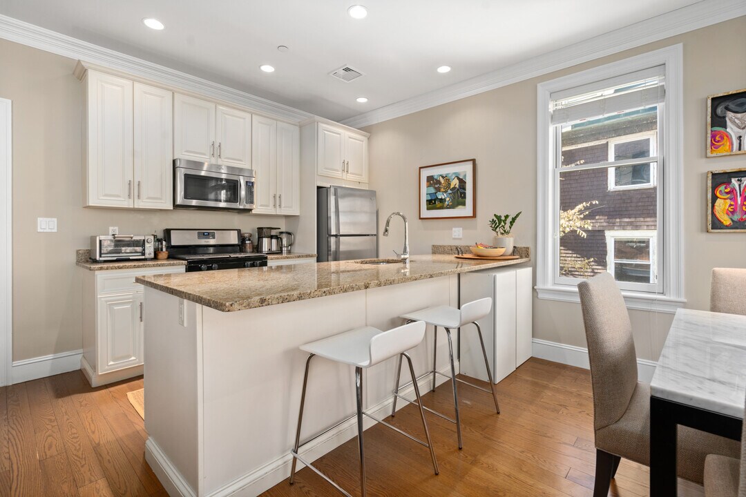 20 Englewood Ave, Unit 306 in Brookline, MA - Foto de edificio
