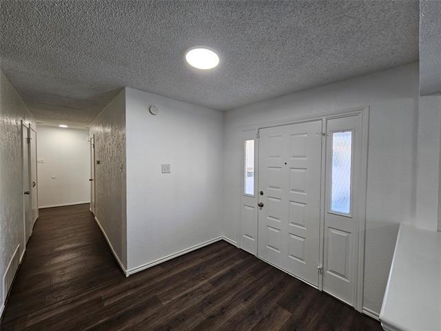 2400 Meadow Creek Dr in Carrollton, TX - Building Photo - Building Photo