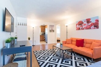 79 Thingvalla Ave, Unit 1 in Belmont, MA - Building Photo - Building Photo