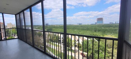 2500 NE 135th St, Unit 902 in North Miami, FL - Building Photo - Building Photo