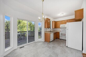 4899 Green Ct in Shelby Township, MI - Building Photo - Building Photo