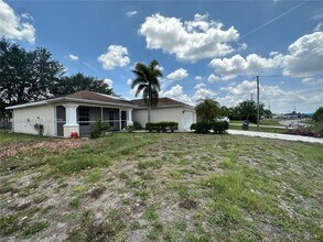 507 Peerless Cir in Lehigh Acres, FL - Building Photo - Building Photo