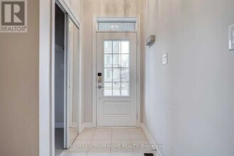420 Belcourt Cmn in Oakville, ON - Building Photo - Building Photo