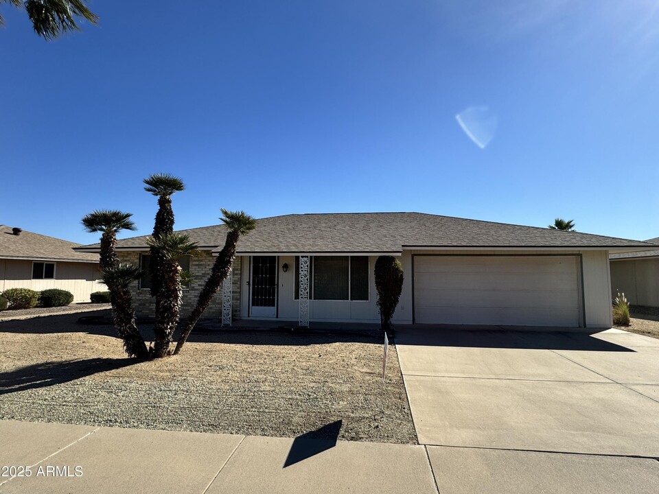 12615 W Parkwood Dr in Sun City West, AZ - Building Photo