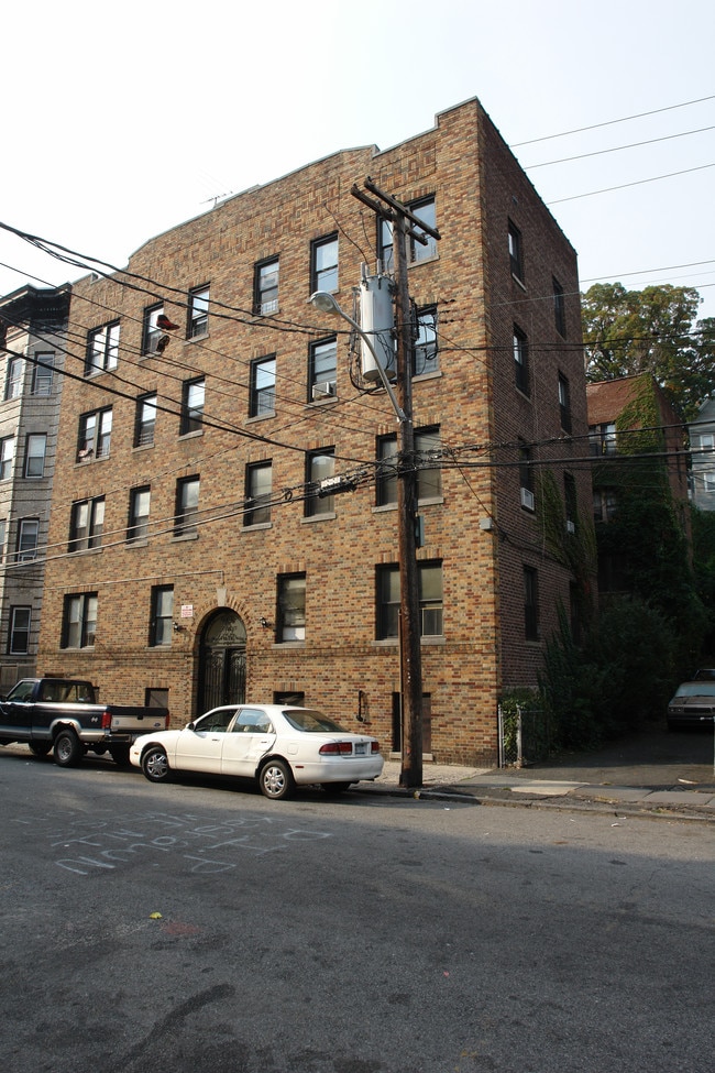 77 Saratoga Ave in Yonkers, NY - Building Photo - Building Photo
