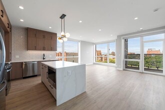 2355 W Flournoy St in Chicago, IL - Building Photo - Building Photo