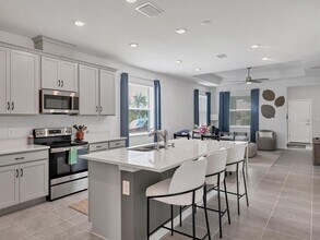 7724 Saloon Ln in Sarasota, FL - Building Photo - Building Photo