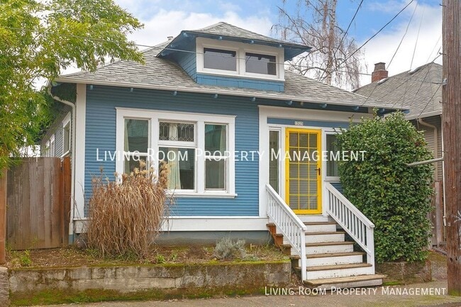 property at 1525 SE Pershing St