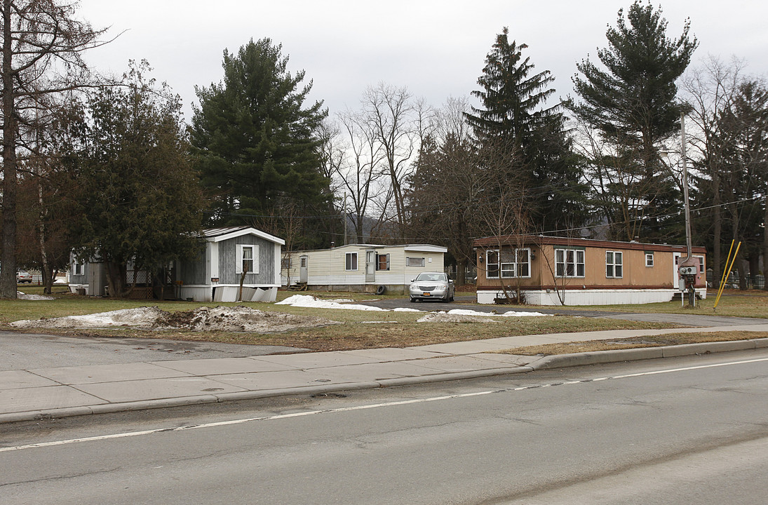 17 Oneida St in West Oneonta, NY - Building Photo