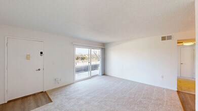 400 Alameda del Prado in Novato, CA - Building Photo - Building Photo