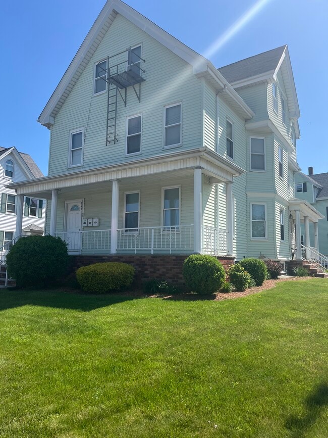 149 Broadway, Unit 1 in Taunton, MA - Building Photo - Building Photo
