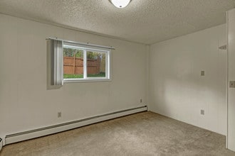 Montclair in Anchorage, AK - Building Photo - Building Photo