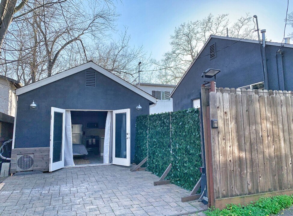 2704 Chinatown Alley in Sacramento, CA - Building Photo
