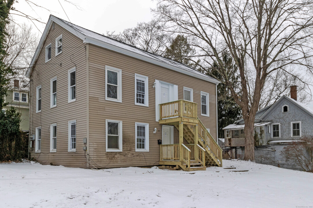 39 Elizabeth St in Norwich, CT - Building Photo