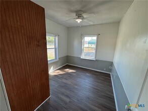 414 S Esplanade St in Cuero, TX - Building Photo - Building Photo