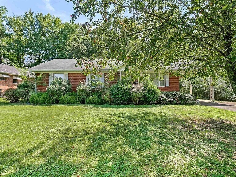 142 Webber St in Jackson, TN - Building Photo