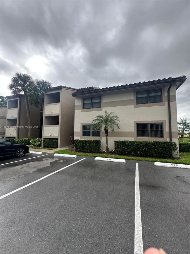 9777 Nob Hill Ct in Sunrise, FL - Foto de edificio - Building Photo