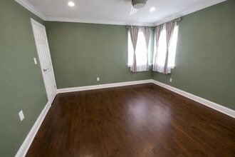 833 Udall Rd in West Islip, NY - Foto de edificio - Building Photo