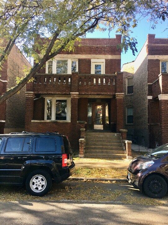 4242 N Damen Ave in Chicago, IL - Building Photo