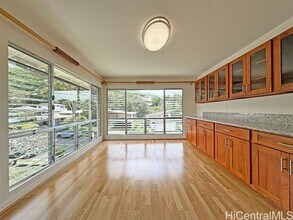 1660 Onipaa St in Honolulu, HI - Building Photo - Building Photo