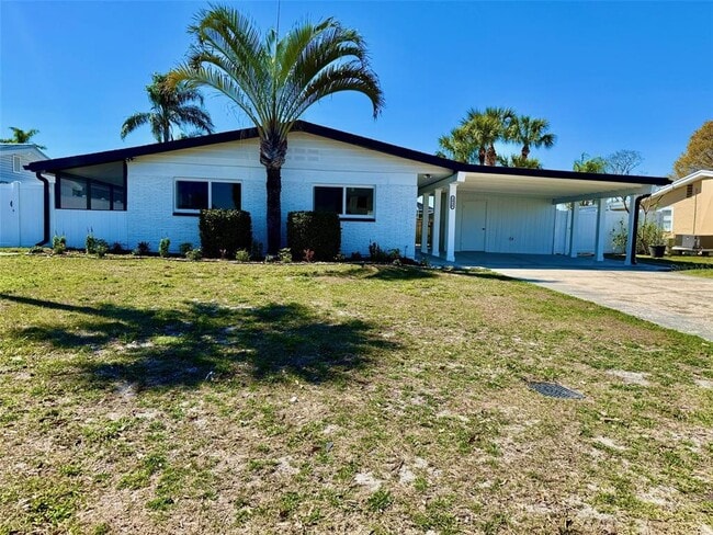 3930 E Eden Roc Cir in Tampa, FL - Building Photo - Building Photo