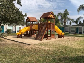 Valley Island Palms Apartments in Edinburg, TX - Foto de edificio - Building Photo