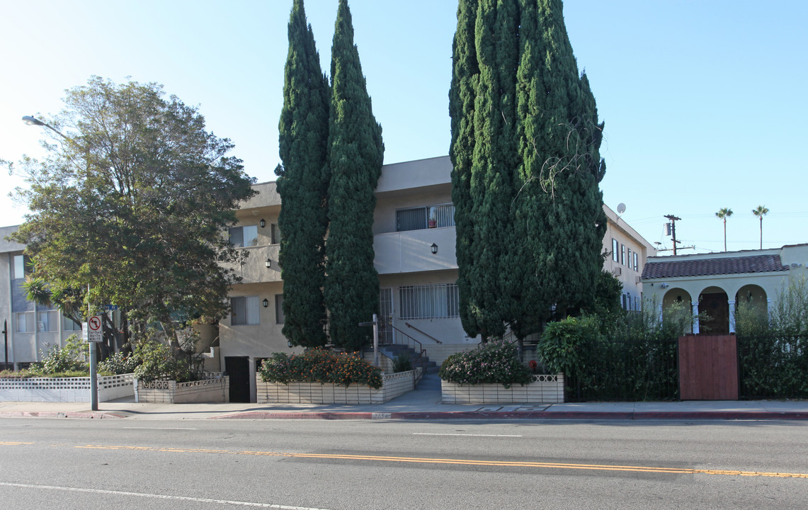 7654 Fountain Ave in West Hollywood, CA - Foto de edificio