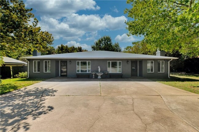property at 5608 Oak Blvd