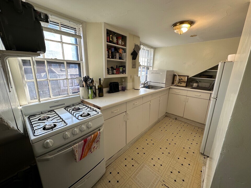 65 Charles St in Boston, MA - Building Photo