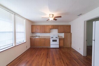 2020 Hollywood Dr in Tallahassee, FL - Building Photo - Building Photo