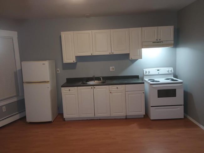 102 1st Ave in Warwick, RI - Building Photo - Building Photo