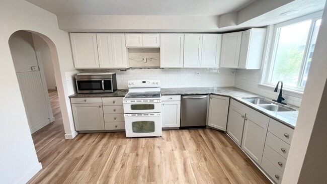 2396 S 300 E in South Salt Lake, UT - Building Photo - Building Photo